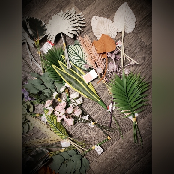 NWT'S DESIGN YOUR OWN FLOWER BUNDLES|SOLD @TARGET FOR$3 EACH| OVER 20 SETS INC. - Picture 5 of 10